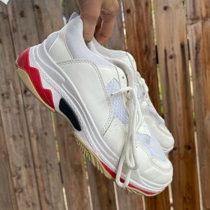 White sneakers EU 39